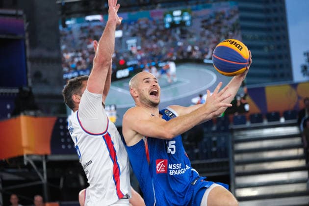 June 7, 2026, Warsaw, Masovian Voivodeship, Poland: France s ALEX VIALARET (15) and Serbia s NEMANJA BARAC (6) in action during the FIBA 3x3 Basketball World Cup men s 3rd place game between Serbia and France in Warsaw, Poland. Basketball 2026: FIBA 3x3 World Cup Men s 3rd Place: Serbia 20:19 France  - ZUMAk204 20260607_zip_k204_114 Copyright: xRomanxKozielx