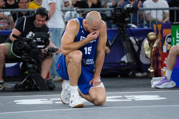 June 7, 2026, Warsaw, Masovian Voivodeship, Poland: France s ALEX VIALARET (15) contemplates defeat at the end of the FIBA 3x3 Basketball World Cup men s 3rd place game between Serbia and France in Warsaw, Poland. Serbia defeated France to win 3rd place in the tournament. Basketball 2026: FIBA 3x3 World Cup Men s 3rd Place: Serbia 20:19 France  - ZUMAk204 20260607_zip_k204_118 Copyright: xRomanxKozielx
