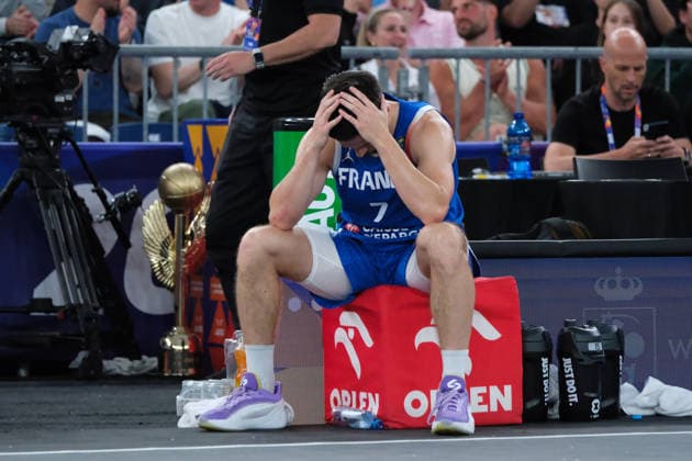 June 7, 2026, Warsaw, Masovian Voivodeship, Poland: France s HUGO SUHARD (7) contemplates defeat at the end of the FIBA 3x3 Basketball World Cup men s 3rd place game between Serbia and France in Warsaw, Poland. Serbia defeated France to win 3rd place in the tournament. Warsaw Poland - ZUMAk204 20260607_zip_k204_119 Copyright: xRomanxKozielx