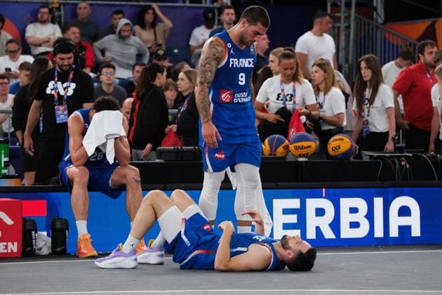 June 7, 2026, Warsaw, Masovian Voivodeship, Poland: France s HUGO SUHARD (7), EMMANUEL MONCEAU (9), and ALEX VIALARET (15) suffer defeat at the end of the FIBA 3x3 Basketball World Cup men s 3rd place game between Serbia and France in Warsaw, Poland. Serbia defeated France to win 3rd place in the tournament. Warsaw Poland - ZUMAk204 20260607_zip_k204_129 Copyright: xRomanxKozielx