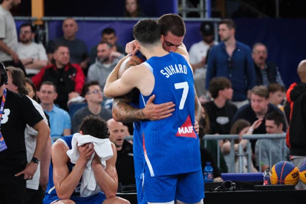 June 7, 2026, Warsaw, Masovian Voivodeship, Poland: France s EMMANUEL MONCEAU (9) hugs HUGO SUHARD (7) as team France suffers defeat at the end of the FIBA 3x3 Basketball World Cup men s 3rd place game between Serbia and France in Warsaw, Poland. Serbia defeated France to win 3rd place in the tournament. Warsaw Poland - ZUMAk204 20260607_zip_k204_132 Copyright: xRomanxKozielx