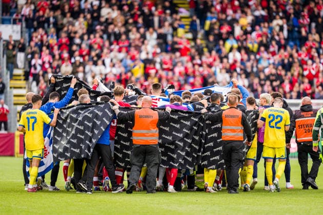 Denmark v Ukraine, football friendly, Odense, Denmark Odense, Denmark. 07th, June 2026. The players of Denmark and Ukraine cover for Christian Eriksen who receives help after his collapse at the football friendly between Denmark and Ukraine at Odense Stadion in Odense. Denmark, Odense, Nature Energy Park  Copyright: xGonzalesxPhoto KentxRasmussenx