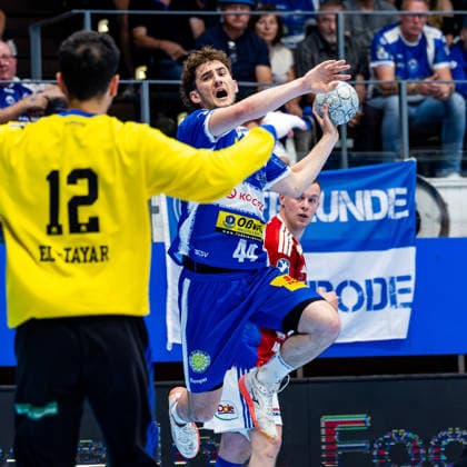 07 06 2026, GER, Handball, Men, Season 25 26, Daikin 1 Bl, 34 Matchday, ThSV Eisenach HSV Hamburg Handball Sport Verein Hamburg Mohamed Essam Moustafa El Tayar Handball Sport Verein Hamburg , Stephan Seitz ThSV Eisenach,44 99817 Eisenach Werner Assmann Halle Am Sportp Thueringen Germany