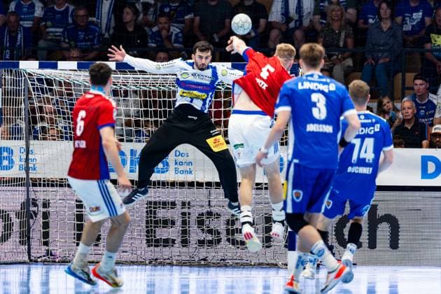 07 06 2026, GER, Handball, Men, Season 25 26, Daikin 1 Bl, 34 Matchday, ThSV Eisenach HSV Hamburg Handball Sport Verein Hamburg Oliver Norlyk Handball Sport Verein Hamburg , Matija Spikic ThSV Eisenach,1 99817 Eisenach Werner Assmann Halle Am Sportp Thueringen Germany