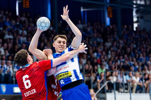07 06 2026, GER, Handball, Men, Season 25 26, Daikin 1 Bl, 34 Matchday, ThSV Eisenach HSV Hamburg Handball Sport Verein Hamburg Elias Kofler Handball Sport Verein Hamburg , Alexandar Capric ThSV Eisenach, 6 99817 Eisenach Werner Assmann Halle Am Sportp Thueringen Germany