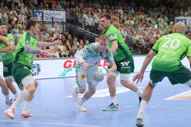 07 06 2026, xtgx, Handball, Daikin HBL, HSG Wetzlar SC Magdeburg v l Gisli Thorgeir Kristjansson Magdeburg, 10 Jona Schoch Wetzlar, 22 duel, duel, fight, tackle Wetzlar