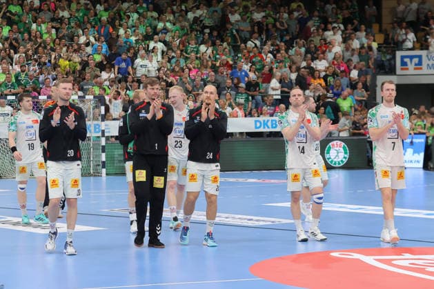 07 06 2026, xtgx, Handball, Daikin HBL, HSG Wetzlar SC Magdeburg v l Magdeburg Cheers over the victory, cheers after the end of the game Wetzlar