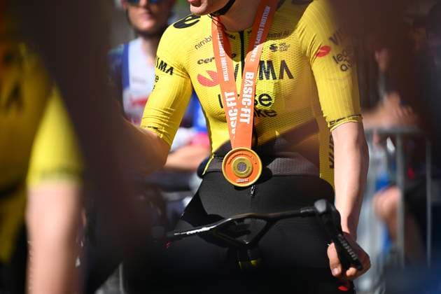 Tour Auvergne - Rhone-Alpes 2026 Stage 2 LE PUY-EN-VELAY, FRANCE - JUNE 08 : rider of team Visma I Lease a Bike with a medal during stage 2 of the 78th edition of Tour Auvergne - Rhone-Alpes an UCI World Tour 2.UWT cycling road race stage for Men Elite of 234.3 km with start in Saint-Martin-Le-Vinoux and finish in Le Puy-en-Velay on June 8, 2026 in Le Puy-en-Velay, France, 08 06 2026 ( Motordriver Guy De Vuyst - Le Puy-en-Velay France  Copyright: xVincentxKalutx