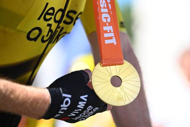 Tour Auvergne - Rhone-Alpes 2026 Stage 2 LE PUY-EN-VELAY, FRANCE - JUNE 08 : rider of team Visma I Lease a Bike with a medal during stage 2 of the 78th edition of Tour Auvergne - Rhone-Alpes an UCI World Tour 2.UWT cycling road race stage for Men Elite of 234.3 km with start in Saint-Martin-Le-Vinoux and finish in Le Puy-en-Velay on June 8, 2026 in Le Puy-en-Velay, France, 08 06 2026 ( Motordriver Guy De Vuyst - Le Puy-en-Velay France  Copyright: xVincentxKalutx