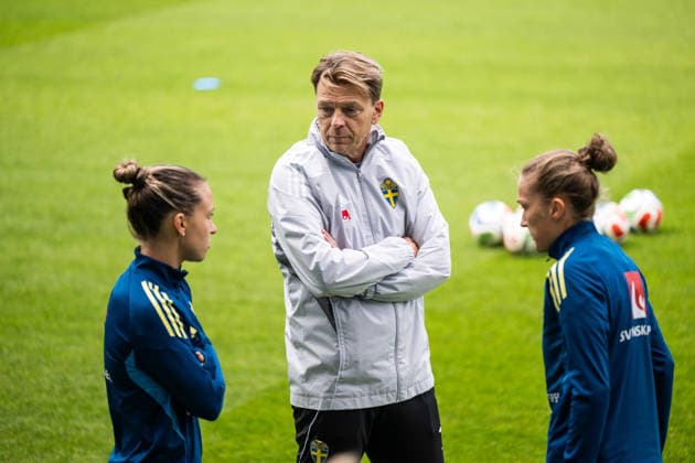 260608 Julia Zigiotti Olme, head coach Tony Gustavsson and Filippa Angeldahl of the Swedish women s national football team at a training session on June 8, 2026 in Gothenburg Photo Mathias Bergeld BILDBYRAN code MB MB1380 fotboll football soccer fotball vm kval kval fifa womens world cup qualifier qualifier träning practice training sverige sweden dam bbeng women kvinner  Copyright: MATHIASxBERGELD BB260608MB004