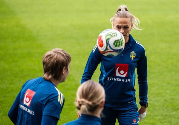 260608 Fridolina Rolfö of the Swedish women s national football team at a training session on June 8, 2026 in Gothenburg Photo Mathias Bergeld BILDBYRAN code MB MB1380 fotboll football soccer fotball vm kval kval fifa womens world cup qualifier qualifier träning practice training sverige sweden dam bbeng women kvinner  Copyright: MATHIASxBERGELD BB260608MB005