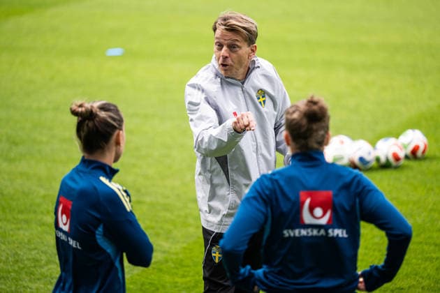 260608 Julia Zigiotti Olme, head coach Tony Gustavsson and Filippa Angeldahl of the Swedish women s national football team at a training session on June 8, 2026 in Gothenburg Photo Mathias Bergeld BILDBYRAN code MB MB1380 fotboll football soccer fotball vm kval kval fifa womens world cup qualifier qualifier träning practice training sverige sweden dam bbeng women kvinner  Copyright: MATHIASxBERGELD BB260608MB007