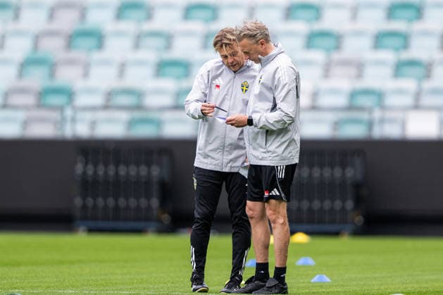 260608 Head coach Tony Gustavsson and head of performance Niklas Egnell of the Swedish women s national football team at a training session on June 8, 2026 in Gothenburg Photo Mathias Bergeld BILDBYRAN code MB MB1380 fotboll football soccer fotball vm kval kval fifa womens world cup qualifier qualifier träning practice training sverige sweden dam bbeng women kvinner  Copyright: MATHIASxBERGELD BB260608MB017