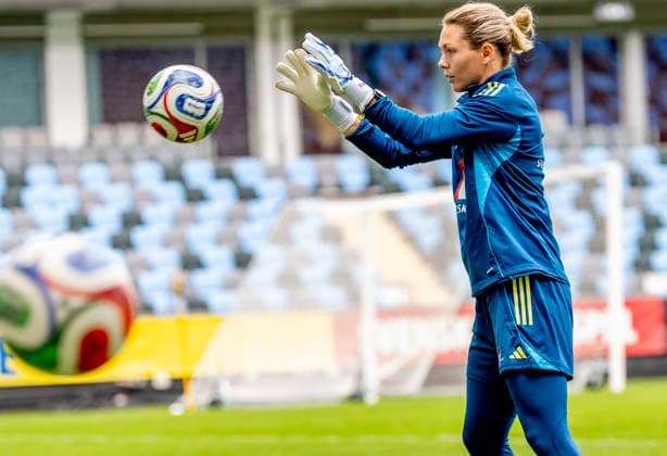 GOTHENBURG, SWEDEN 20260608 Jennifer Falk during Monday s training with the women s national team at Gamla Ullevi ahead of the upcoming World Cup qualifier against Italy GÖTEBORG SWEDEN x9200x  Copyright: xAdamxIhse TTx THE WOMEN S NATIONAL TEAM TRAINS IN GOTHENBURG BEFORE THE WORLD CUP QUALIFYING