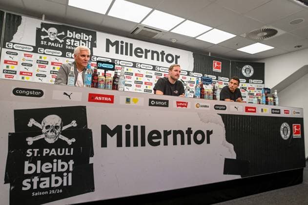 Presentation of the new coach Marcel Rapp right Sports director Andreas Bornemann Press spokesman Hannes Bühler Pauli Germany , Hamburg , Millerntorstadion , Football , 2 Bundesliga , FC St Pauli