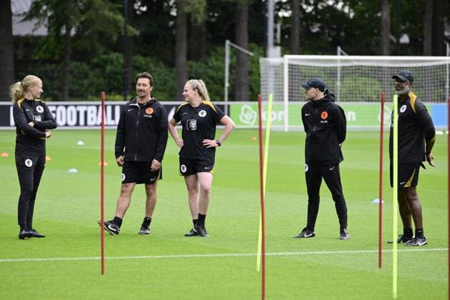 ZEIST - From left to right: Assistants Eline Sol, Martijn Reusel, Roos Kwakkenbos, head coach Arjan Veurink and performance coach Iwan Redan during a training session at the KNVB Campus in preparation for the Dutch women s World Cup qualifying match against Poland. OLAF KRAAK ANP xVIxANPxSportx xxANPxIVx 560479671 originalFilename: 560479671.jpg