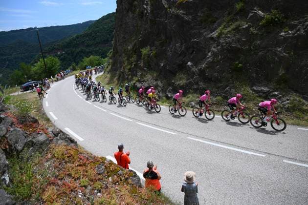 Tour Auvergne - Rhone-Alpes 2026 Stage 2 LE PUY-EN-VELAY, FRANCE - JUNE 08 : illustration picture peloton during stage 2 of the 78th edition of Tour Auvergne - Rhone-Alpes an UCI World Tour 2.UWT cycling road race stage for Men Elite of 234.3 km with start in Saint-Martin-Le-Vinoux and finish in Le Puy-en-Velay on June 8, 2026 in Le Puy-en-Velay, France, 08 06 2026 ( Motordriver Guy De Vuyst - Le Puy-en-Velay France  Copyright: xVincentxKalutx