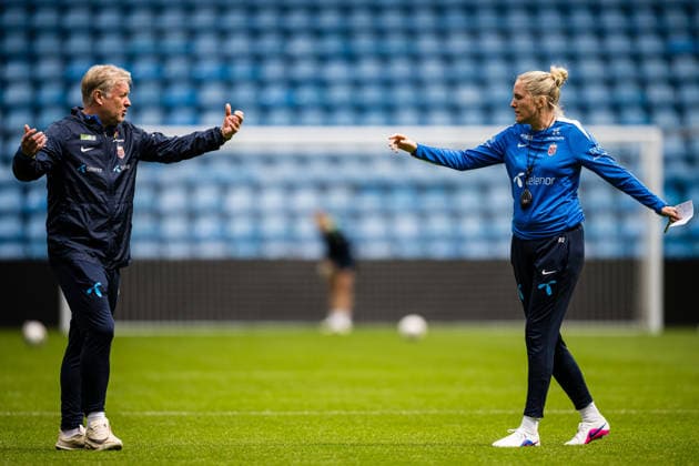260608 Assistant coach Kjetil Lone and head coach Gemma Grainger of the Norwegian women™s national football team during a training session on June 8, 2026 in Oslo Photo Marius Simensen BILDBYRAN Cop 238 bbeng dam fifa women s world cup qualifier football fotball fotball norge norway practice soccer training trening träning  Copyright: MARIUSxSIMENSEN BB260608BB054