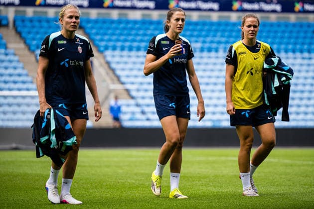 260608 Guro Bergsvand, Emma Stolen Godo and Iris Omarsdottir of the Norwegian women™s national football team during a training session on June 8, 2026 in Oslo Photo Marius Simensen BILDBYRAN Cop 238 bbeng dam fifa women s world cup qualifier football fotball fotball norge norway practice soccer training trening träning  Copyright: MARIUSxSIMENSEN BB260608BB062