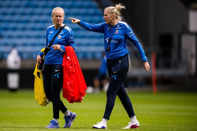 260608 Head coach Gemma Grainger of the Norwegian women™s national football team during a training session on June 8, 2026 in Oslo Photo Marius Simensen BILDBYRAN Cop 238 bbeng dam fifa women s world cup qualifier football fotball fotball norge norway practice soccer training trening träning  Copyright: MARIUSxSIMENSEN BB260608BB091