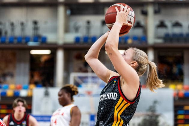 GUADALAJARA, SPAIN - JUNE 08: Lilly-Rose Sellak (Germany, 14) controls the ball during the 2026 IWBF Women™s Repechage match between Angola vs. Germany at Palacio Multiusos de Guadalajara on June 08, 2026 in Guadalajara, Spain. Spain Copyright: xSteffiexWunderlx