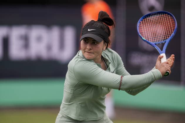 S-HERTOGENBOSCH, NETHERLANDS - JUNE 08: Bianca Andreescu of Canada returns a backhand shot against Elise Mertens of Belgium during their WTA, Tennis Damen Singles First Round match at the LibÃ ma Open on June 8, 2026 at Autotron s-Hertogenbosch in s-Hertogenbosch, Netherlands. Credit: Andy Astfalck NurPhoto Netherlands Copyright: xAndyxAstfalckx