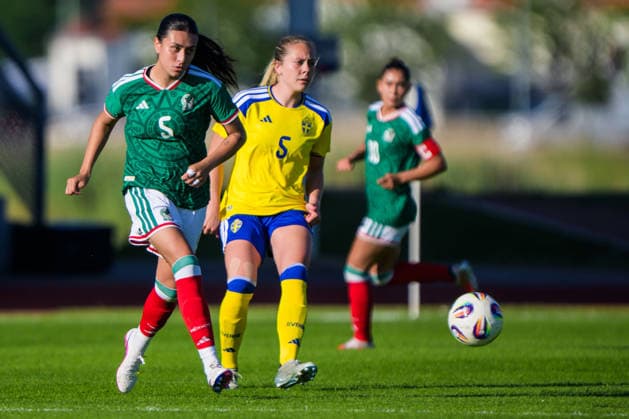 260608 Natalia Judith Colin Ruiz of Mexico and Alice Bergström of Sweden during the under 23 international friendly football match between Sweden and Mexico on June 8, 2026 in Kalmar Photo Suvad Mrkonjic BILDBYRAN COP 170 SM0470 fotboll football soccer fotball träningslandskamp international friendly sverige sweden mexico dam bbeng sverige sweden  Copyright: SUVADxMRKONJIC BB260608SM023
