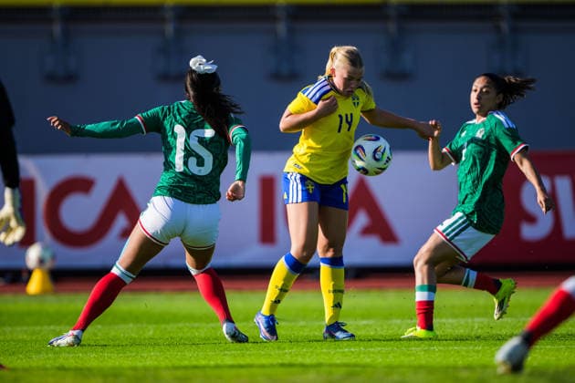 260608 Matilda NildÃ n of Sweden and Ana Mendoza Gonzalez and Daniela Janet Monroy CortÃ z of Mexico during the under 23 international friendly football match between Sweden and Mexico on June 8, 2026 in Kalmar Photo Suvad Mrkonjic BILDBYRAN COP 170 SM0470 fotboll football soccer fotball träningslandskamp international friendly sverige sweden mexico dam bbeng sverige sweden  Copyright: SUVADxMRKONJIC BB260608SM026