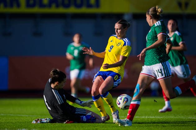 260608 Goalkeeper Celeste Maryel Espino Medoza of Mexico and Maja Bodin of Sweden and Tanna Sanchez Carreto of Mexico during the under 23 international friendly football match between Sweden and Mexico on June 8, 2026 in Kalmar Photo Suvad Mrkonjic BILDBYRAN COP 170 SM0470 fotboll football soccer fotball träningslandskamp international friendly sverige sweden mexico dam bbeng sverige sweden  Copyright: SUVADxMRKONJIC BB260608SM035