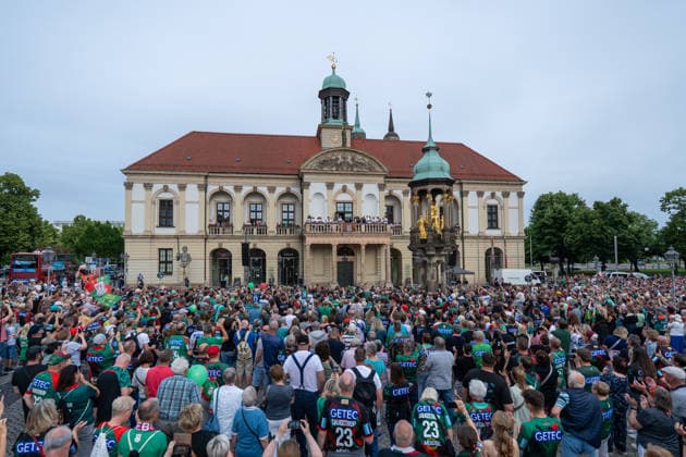 Germany HBL DAIKIN Handball Bundesliga 2025 2026, reception in the town hall and championship celebration of SC Magdeburg Alter Markt Magdeburg fans, mood, atmosphere, Alter Markt, city center Copyright: xTomxLauruschkatx