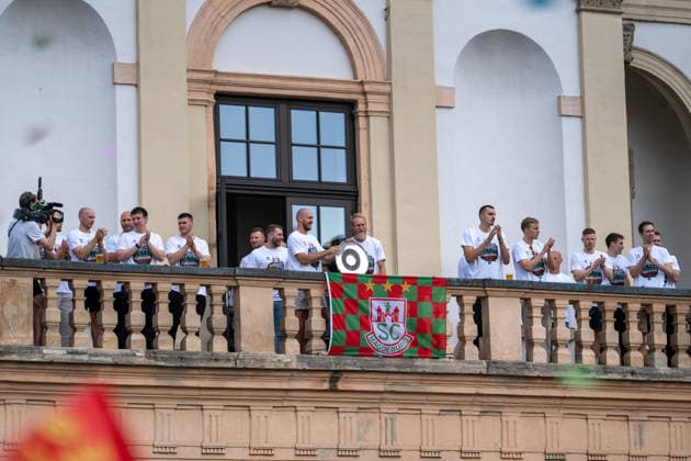Germany HBL DAIKIN Handball Bundesliga 2025 2026, reception in the town hall and championship celebration of SC Magdeburg Alter Markt Magdeburg town hall balcony, fans, mood, atmosphere, Alter Markt, city center Copyright: xTomxLauruschkatx