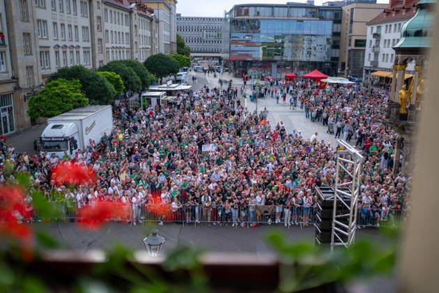 Germany HBL DAIKIN Handball Bundesliga 2025 2026, reception in the town hall and championship celebration of SC Magdeburg Alter Markt Magdeburg fans, mood, atmosphere, Alter Markt, city center Copyright: xTomxLauruschkatx