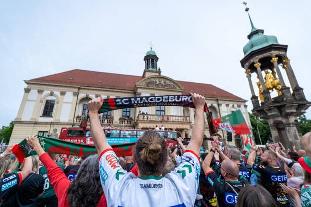 Germany HBL DAIKIN Handball Bundesliga 2025 2026, reception in the town hall and championship celebration of SC Magdeburg Alter Markt Magdeburg fans, mood, atmosphere, Alter Markt, city center Copyright: xTomxLauruschkatx