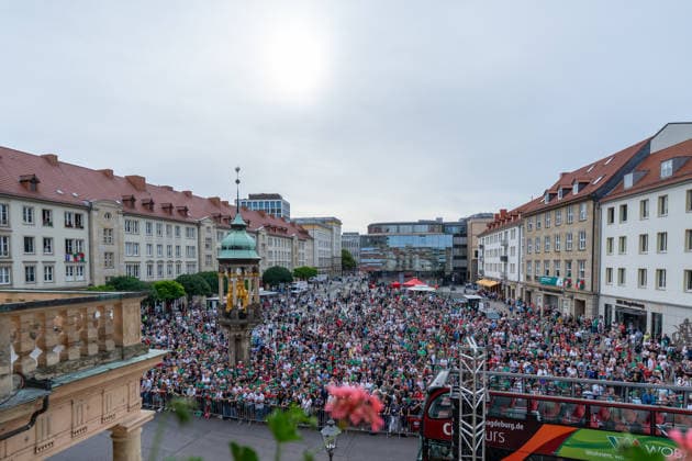 Germany HBL DAIKIN Handball Bundesliga 2025 2026, reception in the town hall and championship celebration of SC Magdeburg Alter Markt Magdeburg fans, mood, atmosphere, Alter Markt, city center Copyright: xTomxLauruschkatx