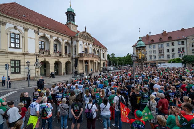 Germany HBL DAIKIN Handball Bundesliga 2025 2026, reception in the town hall and championship celebration of SC Magdeburg Alter Markt Magdeburg fans, mood, atmosphere, Alter Markt, city center Copyright: xTomxLauruschkatx