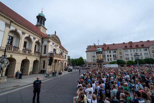 Germany HBL DAIKIN Handball Bundesliga 2025 2026, reception in the town hall and championship celebration of SC Magdeburg Alter Markt Magdeburg fans, mood, atmosphere, Alter Markt, city center Copyright: xTomxLauruschkatx