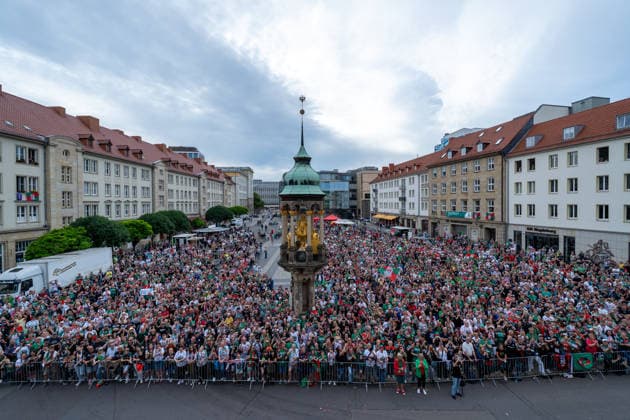 Germany HBL DAIKIN Handball Bundesliga 2025 2026, reception in the town hall and championship celebration of SC Magdeburg Alter Markt Magdeburg fans, mood, atmosphere, Alter Markt, city center Copyright: xTomxLauruschkatx