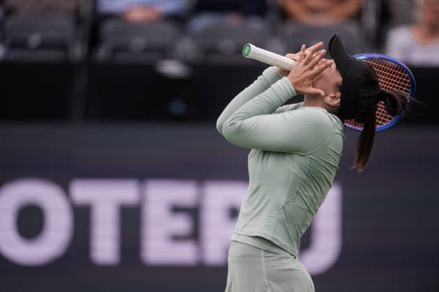 S-HERTOGENBOSCH, NETHERLANDS - JUNE 08: Bianca Andreescu of Canada reacts to loosing a point to Elise Mertens of Belgium during their WTA, Tennis Damen Singles First Round match at the LibÃ ma Open on June 8, 2026 at Autotron s-Hertogenbosch in s-Hertogenbosch, Netherlands. Credit: Andy Astfalck NurPhoto Netherlands Copyright: xAndyxAstfalckx