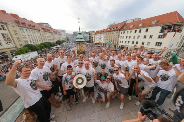08.06.2026, xtgx, Handball, Daikin HBL, Empfang des deutschen Meisters SC Magdeburg im Rathaus v.l. Mannschaftsfoto auf dem Rathausbalkon Magdeburg *** 08 06 2026, xtgx, Handball, Daikin HBL, Reception of the German champion SC Magdeburg in the town hall v l Team photo on the town hall balcony Magdeburg