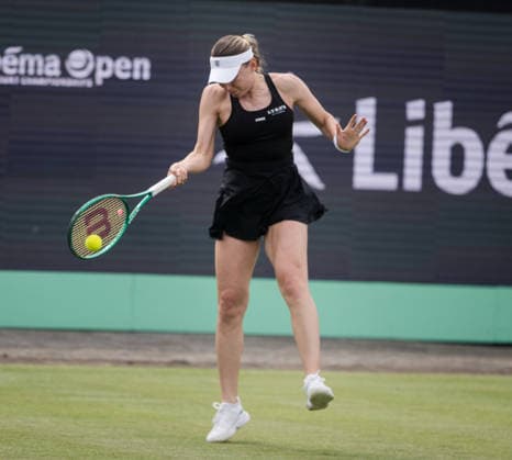 S-HERTOGENBOSCH, NETHERLANDS - JUNE 08: Ekaterina Alexandrova returns with a forehand shot against Panna Udvardy of Hungary during their WTA, Tennis Damen Singles First Round match at the LibÃ ma Open on June 8, 2026 at Autotron s-Hertogenbosch in s-Hertogenbosch, Netherlands. Credit: Andy Astfalck NurPhoto Netherlands Copyright: xAndyxAstfalckx