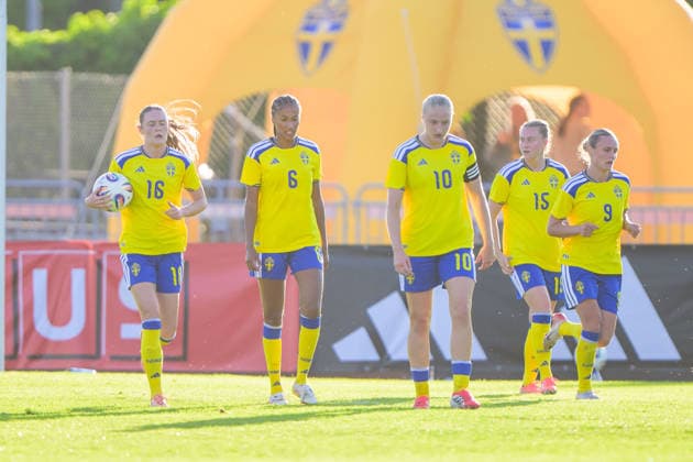 260608 Svea Rehnberg, Cassandra Bogere and Wilma Leidhammar of Sweden looks dejected after 0 1 during the under 23 international friendly football match between Sweden and Mexico on June 8, 2026 in Kalmar Photo Suvad Mrkonjic BILDBYRAN COP 170 SM0470 fotboll football soccer fotball träningslandskamp international friendly sverige sweden mexico dam bbeng depp sverige sweden  Copyright: SUVADxMRKONJIC BB260608SM065