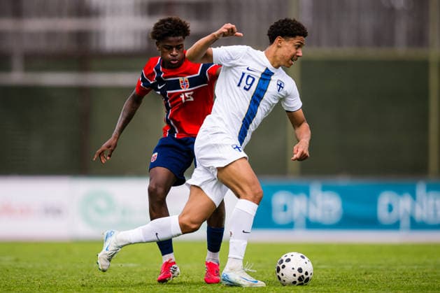 260608 Tobias Saliou Moi Sen of Norway and David Ezeh of Finland during the under 21 international friendly football match between Norway and Finland on June 8, 2026 in Moss Photo Marius Simensen BILDBYRAN COP 238 bbeng finland football fotball fotball international friendly norway privatlandskamp soccer träningslandskamp u21 under 21  Copyright: MARIUSxSIMENSEN BB260608BB256