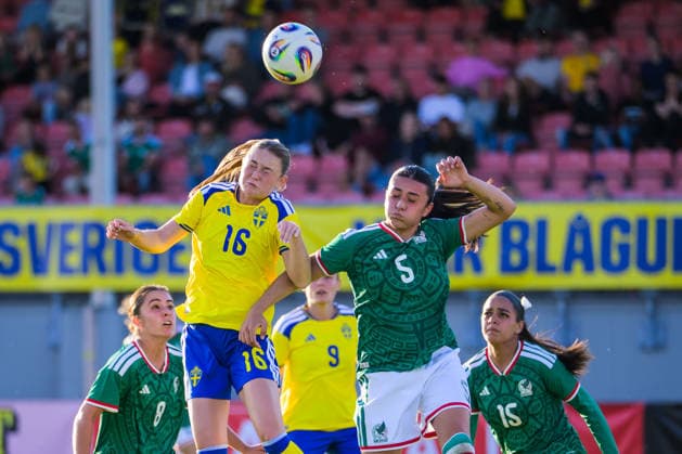 260608 Svea Rehnberg of Sweden and Natalia Judith Colin Ruiz of Mexico during the under 23 international friendly football match between Sweden and Mexico on June 8, 2026 in Kalmar Photo Suvad Mrkonjic BILDBYRAN COP 170 SM0470 fotboll football soccer fotball träningslandskamp international friendly sverige sweden mexico dam bbeng sverige sweden  Copyright: SUVADxMRKONJIC BB260608SM073
