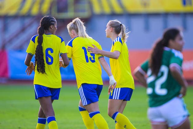 260608 Cassandra Bogere, Molly Johansson and Sara Eriksson of Sweden celebrates after 1 1 during the under 23 international friendly football match between Sweden and Mexico on June 8, 2026 in Kalmar Photo Suvad Mrkonjic BILDBYRAN COP 170 SM0470 fotboll football soccer fotball träningslandskamp international friendly sverige sweden mexico dam bbeng jubel sverige sweden celebrates  Copyright: SUVADxMRKONJIC BB260608SM076