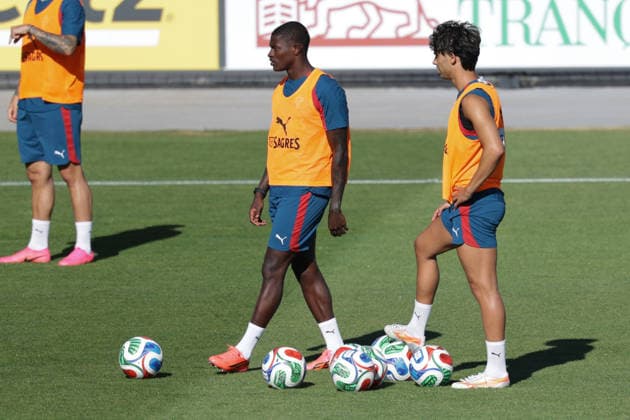 Training of the Portuguese national football team in the football city of Oeiras Portugal, June 8, 2026, in Alges, Portugal Nuno Mendes Portugal ,25 , Joao Felix Portugal ,11 Copyright: HMBxMedia FernandoxSoares