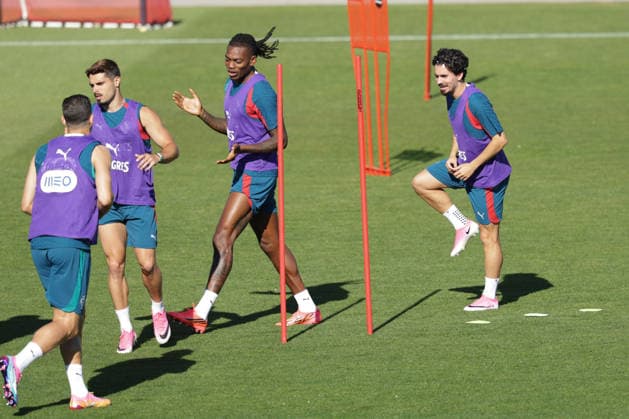 Training of the Portuguese national football team in the football city of Oeiras Portugal, June 8, 2026, in Alges, Portugal Pedro Neto Portugal ,18 , Rafael Leao Portugal ,17 , Vitinha Portugal ,23 Copyright: HMBxMedia FernandoxSoares