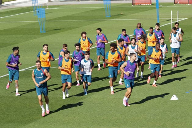 Training of the Portuguese national football team in the football city of Oeiras Portugal, June 8, 2026, in Alges, Portugal Portugal warming up Copyright: HMBxMedia FernandoxSoares