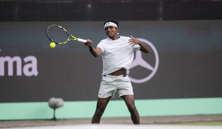 S-HERTOGENBOSCH, NETHERLANDS - JUNE 08: Elias Ymer of Sweden returns the ball with a forehand shot against Ugo Humbert of France during their ATP, Tennis Herren Singles First Round match at the LibÃ ma Open on June 8, 2026 at Autotron s-Hertogenbosch in s-Hertogenbosch, Netherlands. Credit: Andy Astfalck NurPhoto Netherlands Copyright: xAndyxAstfalckx
