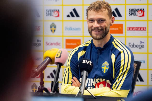 260608 Jesper Karlström of the Swedish men s national football team in the mixed zone after a training session during day 4 of the FIFA World Cup 2026 on June 8, 2026 in Dallas Photo Petter Arvidson BILDBYRAN kod PA PA1224 fotboll football soccer fotball vm fotbolls vm fotball vm fotbolls vm 2026 fifa world cup 2026 mixed zone sverige sweden sverige a day 3 bbeng  Copyright: PETTERxARVIDSON BB260608PA107