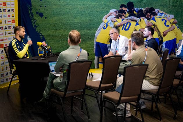 260608 Jesper Karlström of the Swedish men s national football team in the mixed zone after a training session during day 4 of the FIFA World Cup 2026 on June 8, 2026 in Dallas Photo Petter Arvidson BILDBYRAN kod PA PA1224 fotboll football soccer fotball vm fotbolls vm fotball vm fotbolls vm 2026 fifa world cup 2026 mixed zone sverige sweden sverige a day 3 bbeng  Copyright: PETTERxARVIDSON BB260608PA115